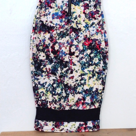 Material Girl Multi Color Floral Body Con Dress Exposed Back Zip NWT Size XS - Picture 7 of 15